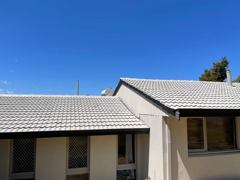 Perth roof with Colorbond Dune Dulux Acratex coating - view 1