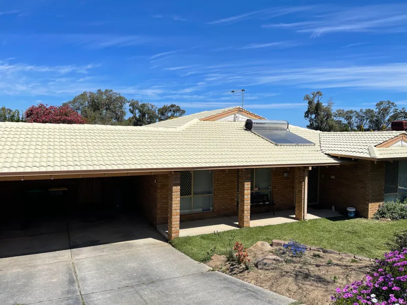 Perth roof with Colorbond Classic Cream Dulux Acratex coating - view 1