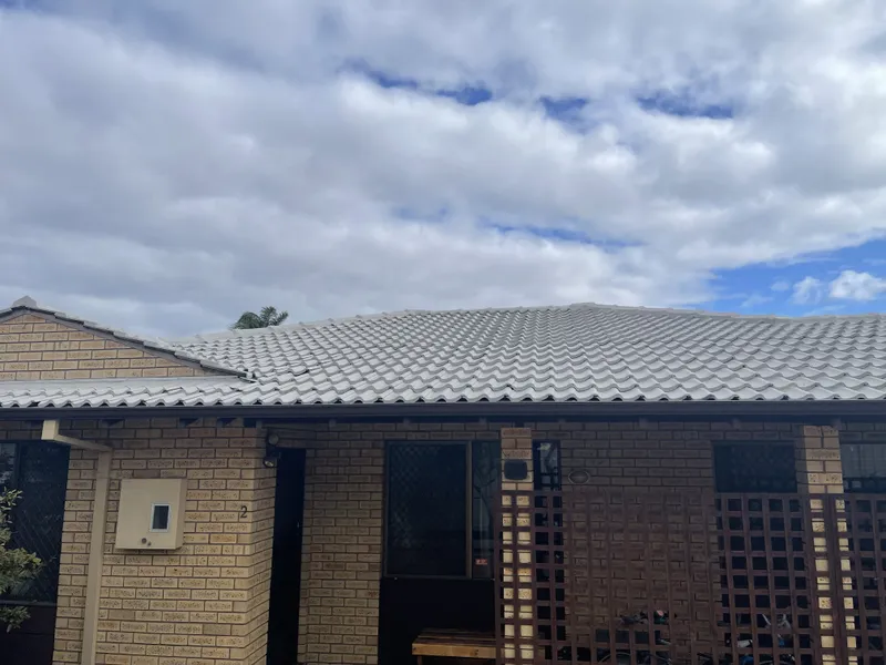 Perth roof with Colorbond Dune Dulux Acratex coating - view 2