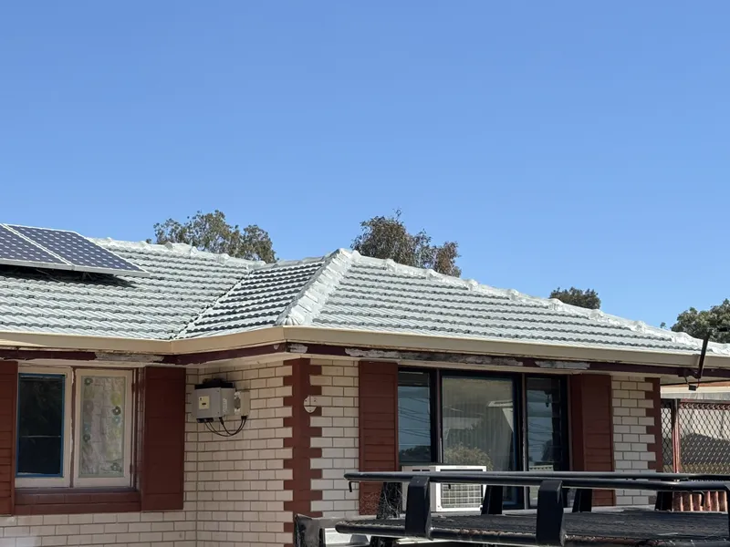 Perth roof with Colorbond Windspray Dulux Acratex coating - view 2