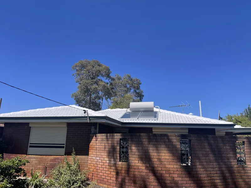 Perth roof with Off White Dulux Acratex coating - view 2