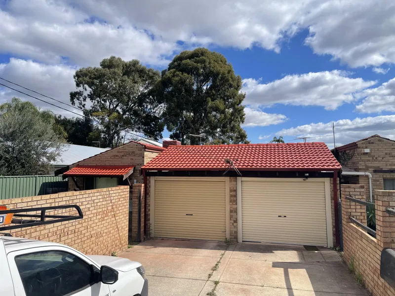 Perth roof with Tuscan Red Dulux Acratex coating - view 2