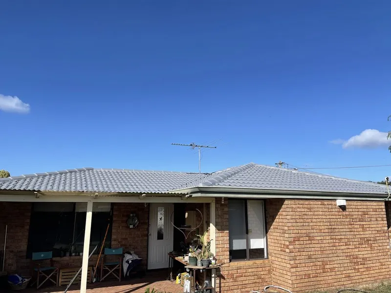 Perth roof with Mid Grey Dulux Acratex coating - view 2