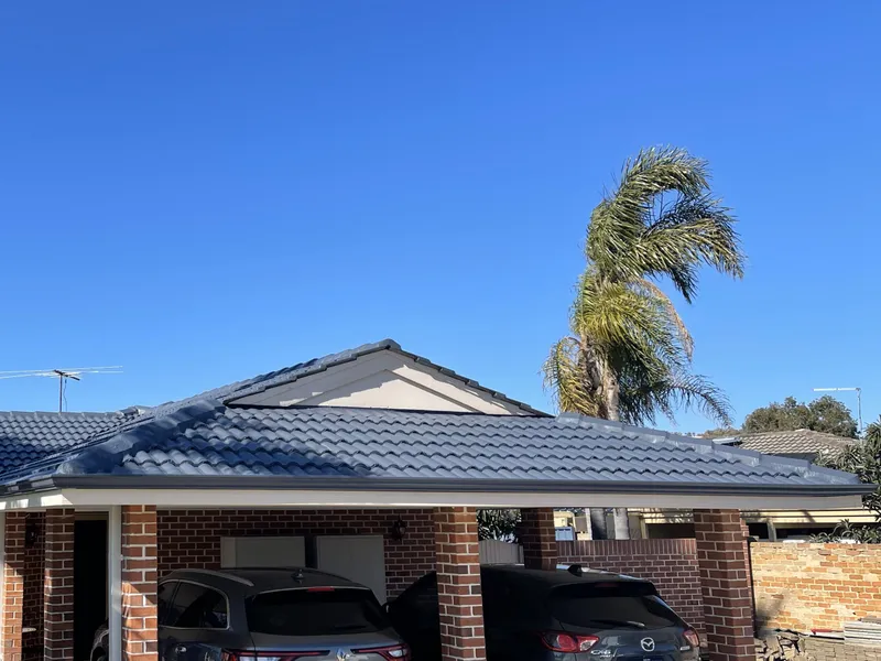 Perth roof with Colorbond Ironstone Dulux Acratex coating - view 2