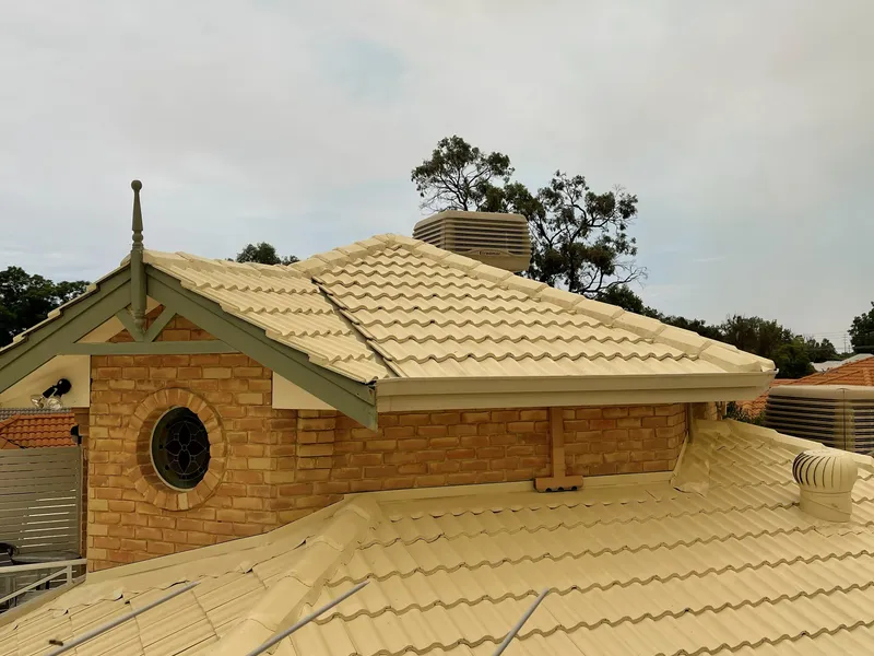 Perth roof with Cream Dulux Acratex coating - view 3